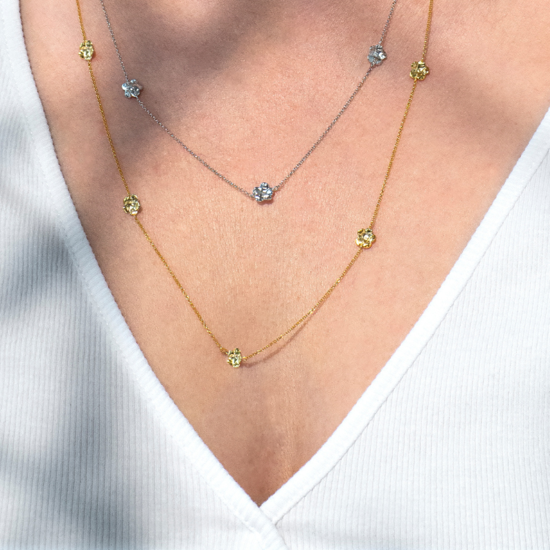 Forglemmigei halskjede forgylt med justerbar kjede