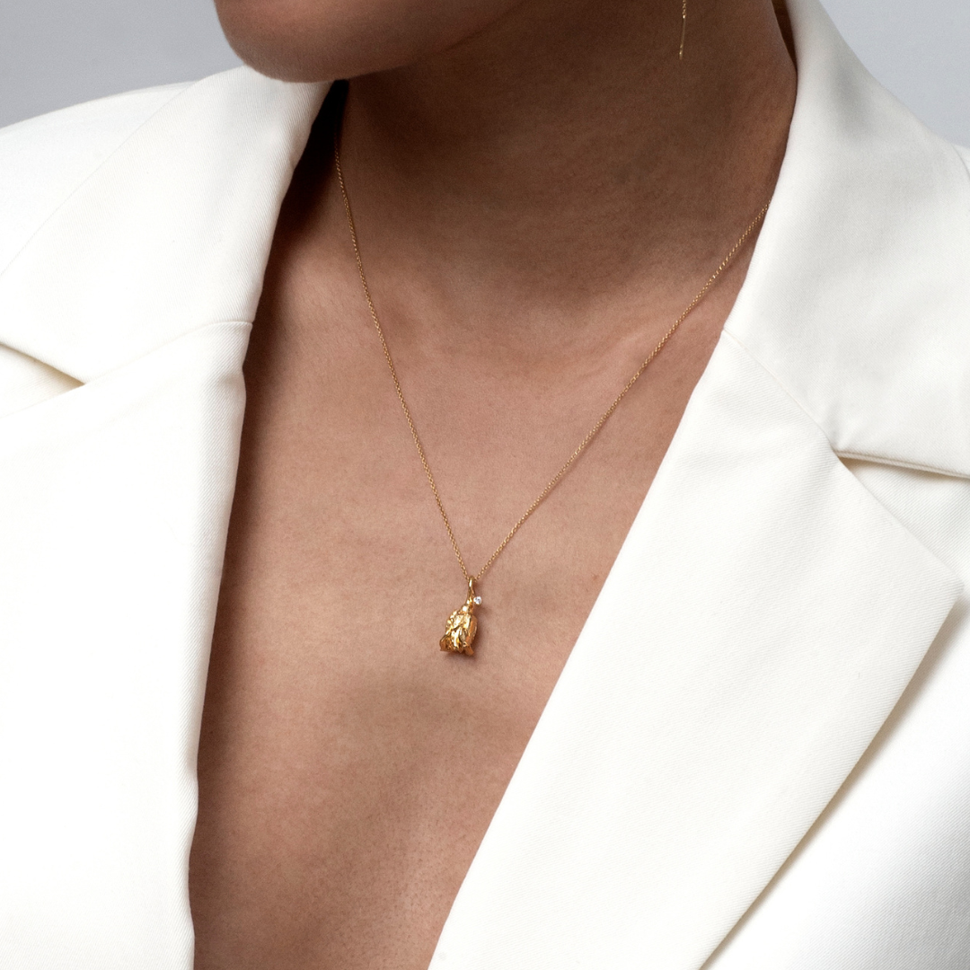 Rose halskjede med anheng og diamant, forgylt