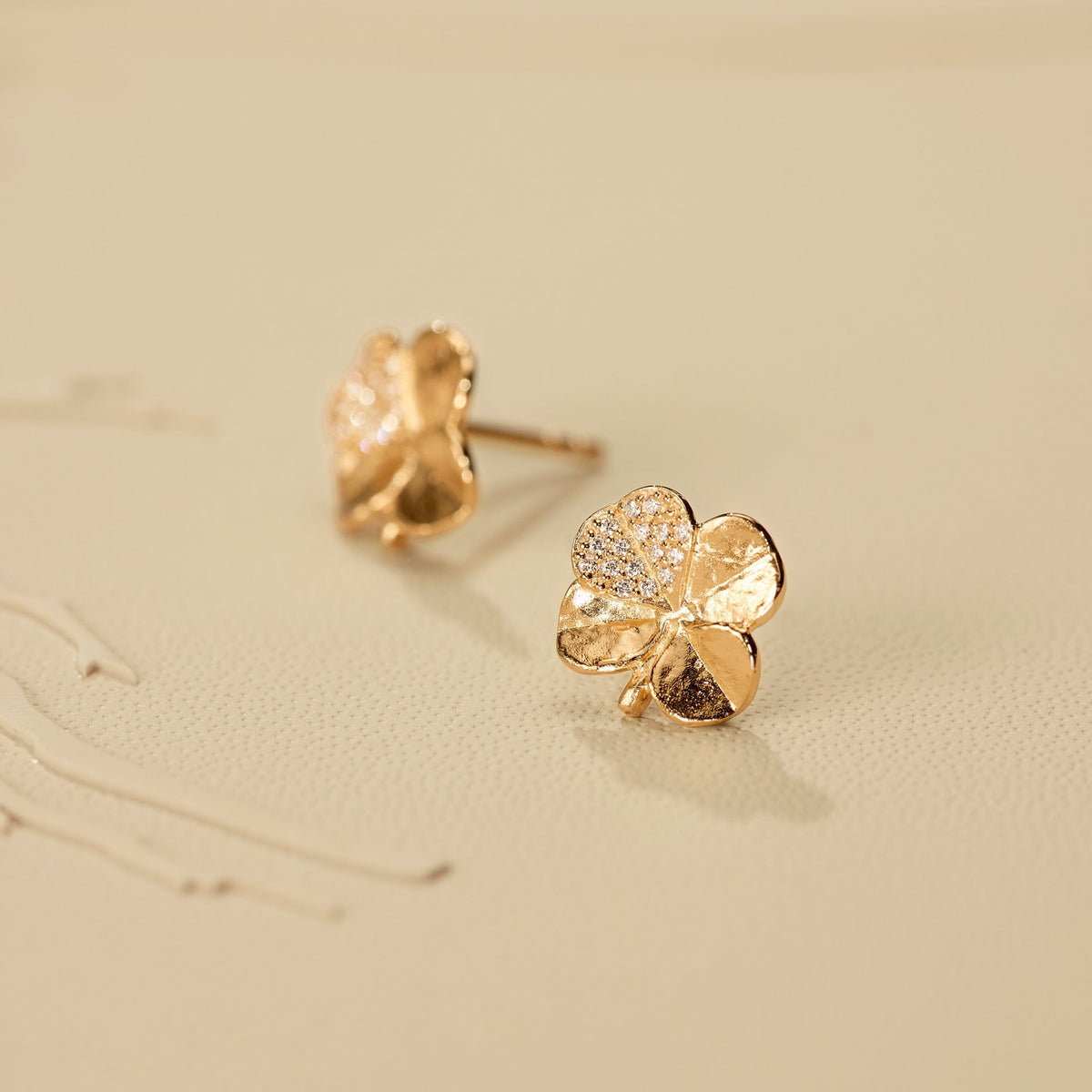 Firkløver Øredobber, Pavé, 18 karat guld