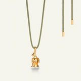 Rose med diamant på silkehalskjede, forgylt