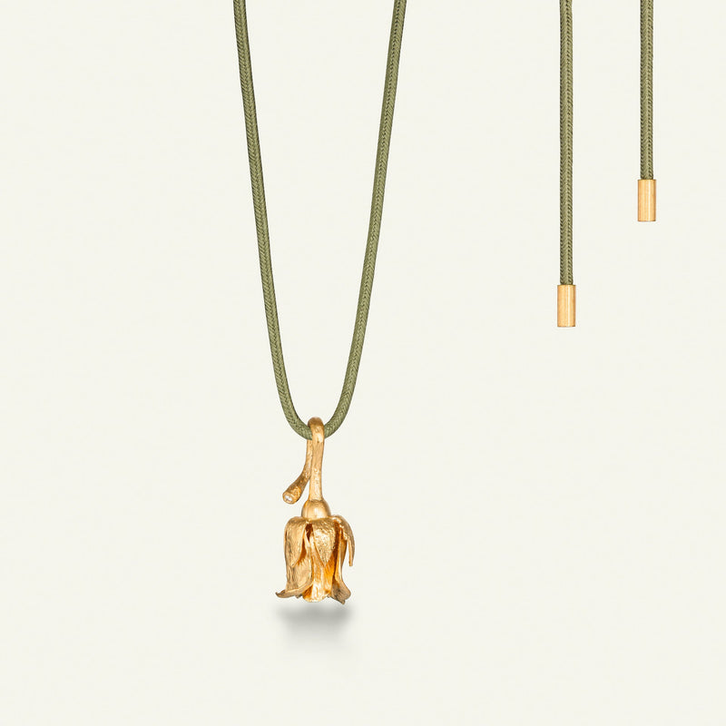 Rose med diamant på silkehalskjede, forgylt